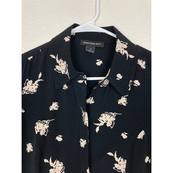 Something Navy Blouse XS Black Floral Chiffon Button Front - Picture 4 of 9